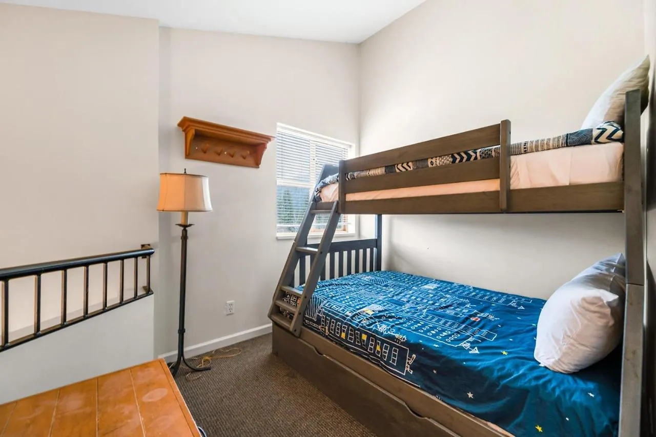 Tyndall Stone Lodge By Cozystay Signature Whistler 0*,  Canada